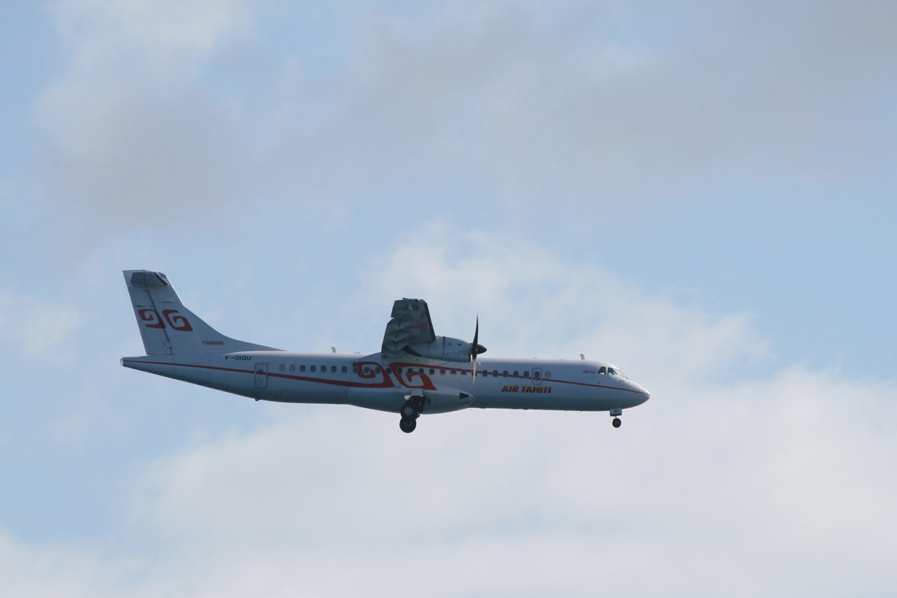 ATR 72 d'Air Tahiti en approche, en vol