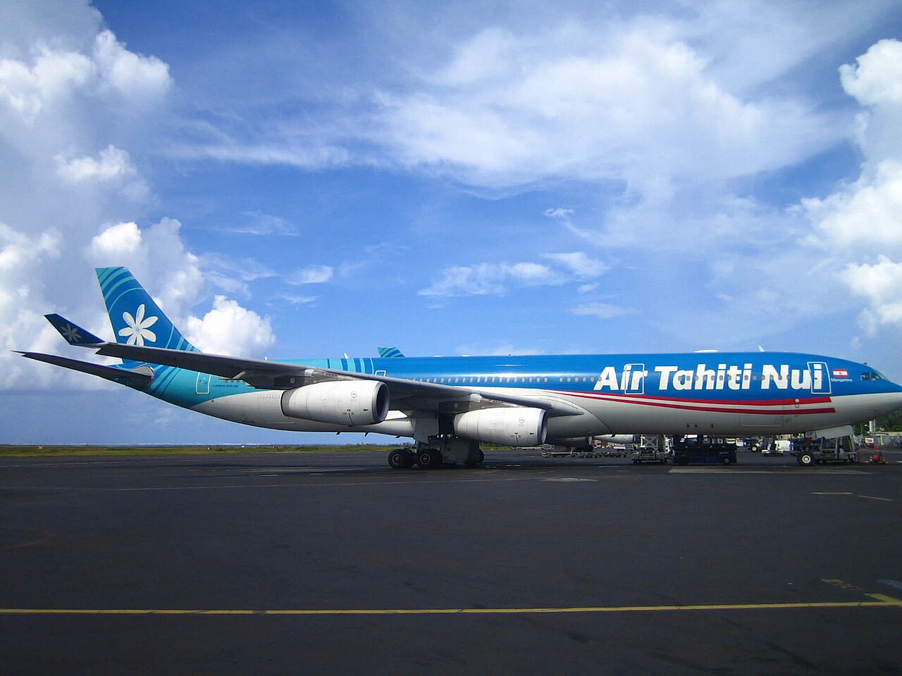 Airbus A340 d'Air Tahiti Nui sur le tarmac de l'aéroport de Tahiti-Faa'a